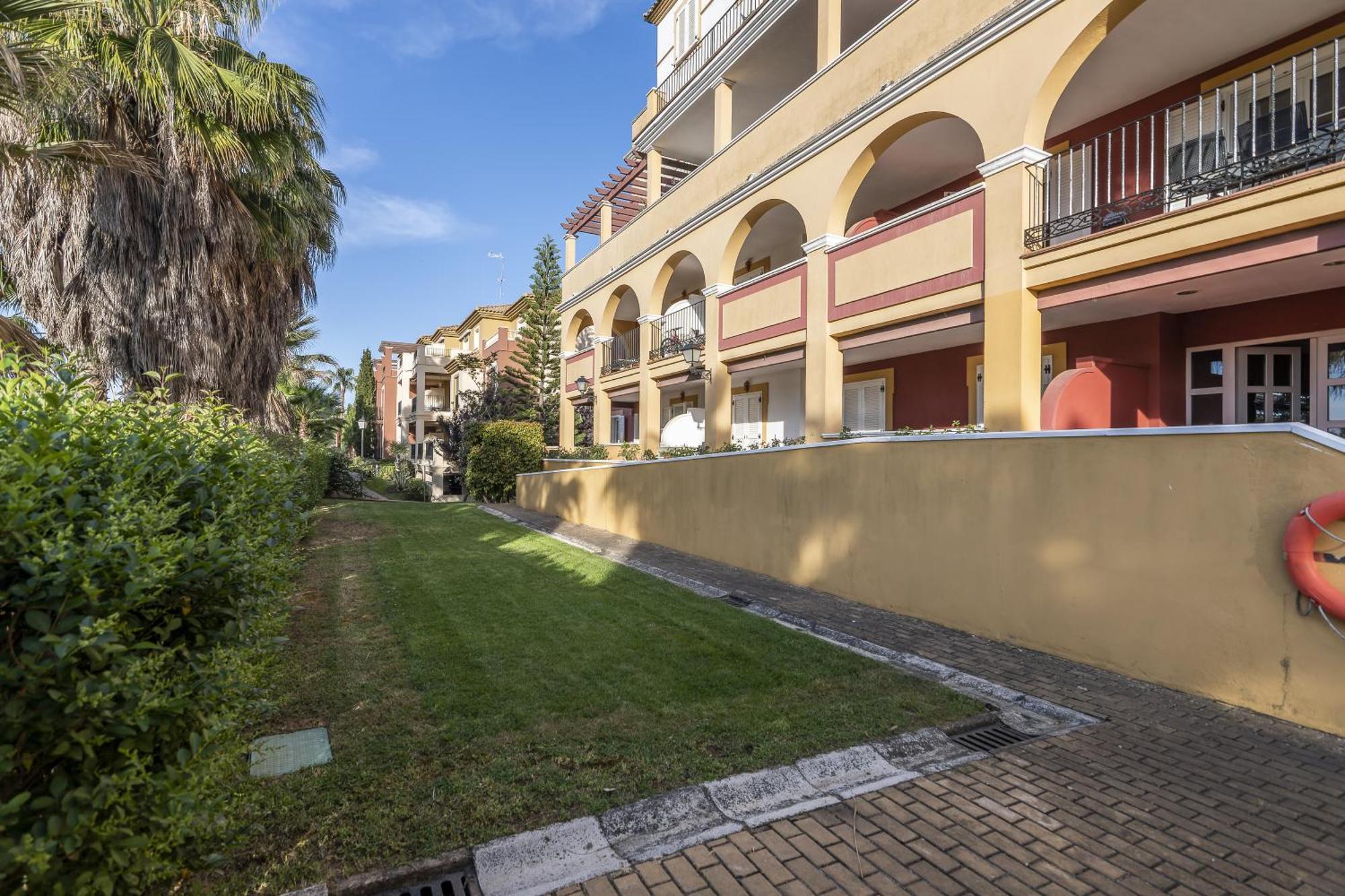 La Quinta Ii By H Apartment *