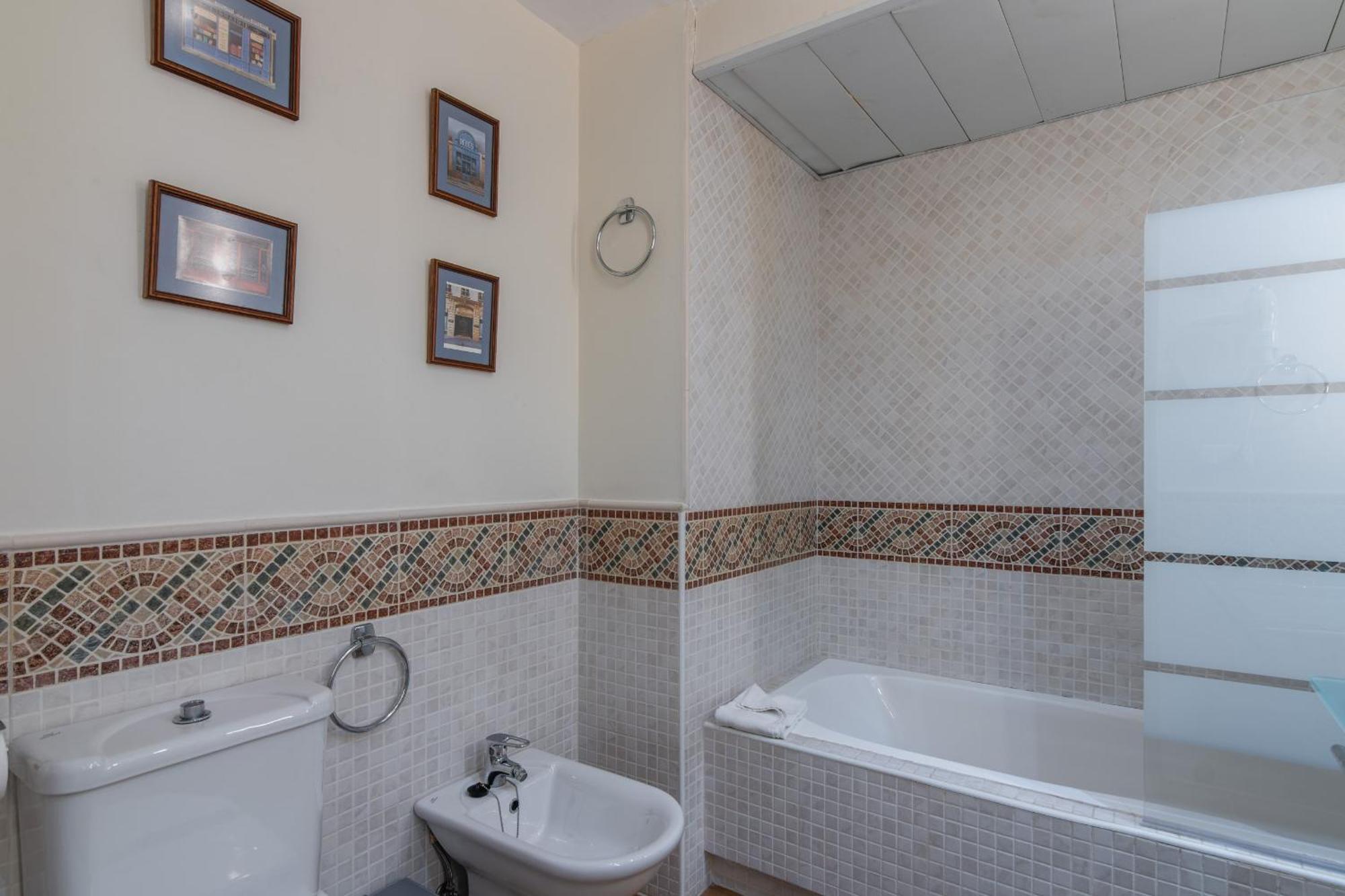 La Quinta Ii By H *